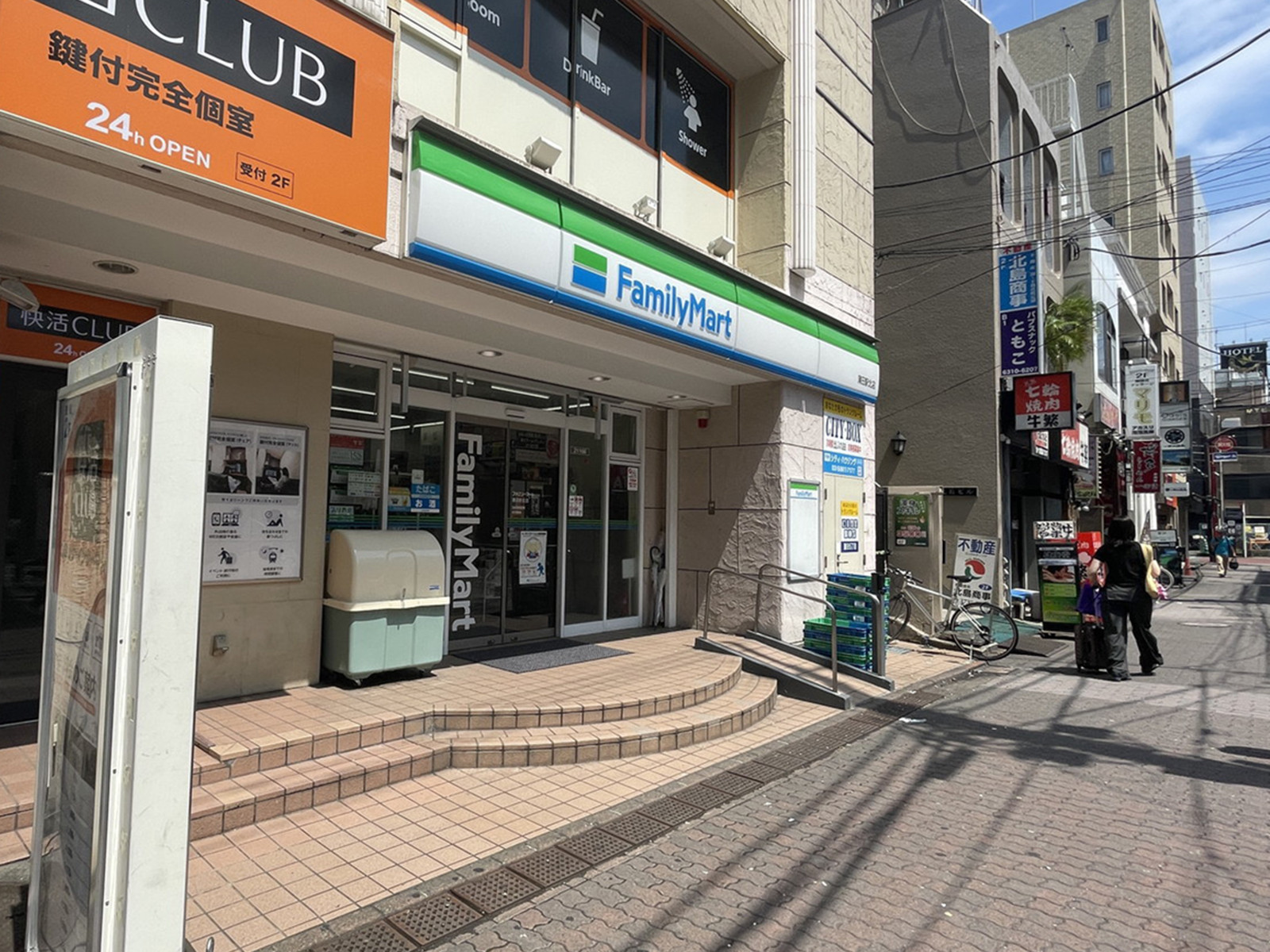 徒歩1分のファミリーマート蒲田駅北店