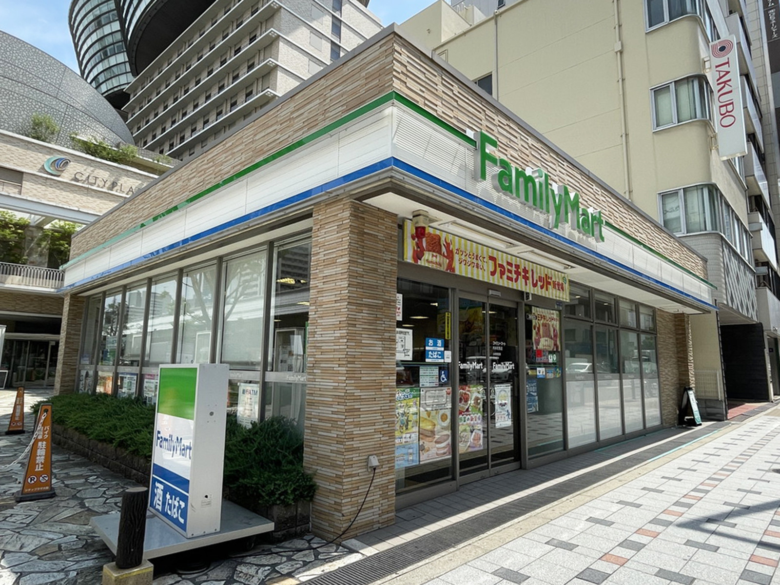 並びにあるファミリーマート 内本町西店