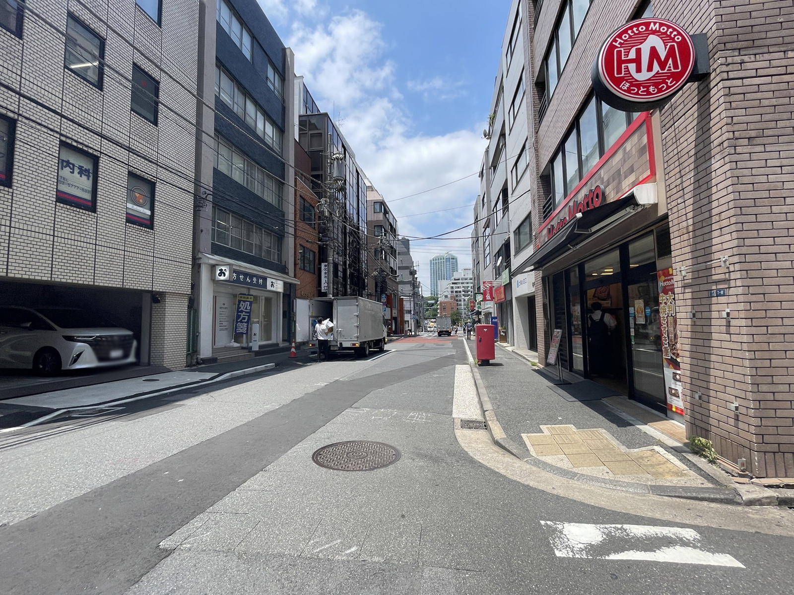 黒田ビル前面の通り