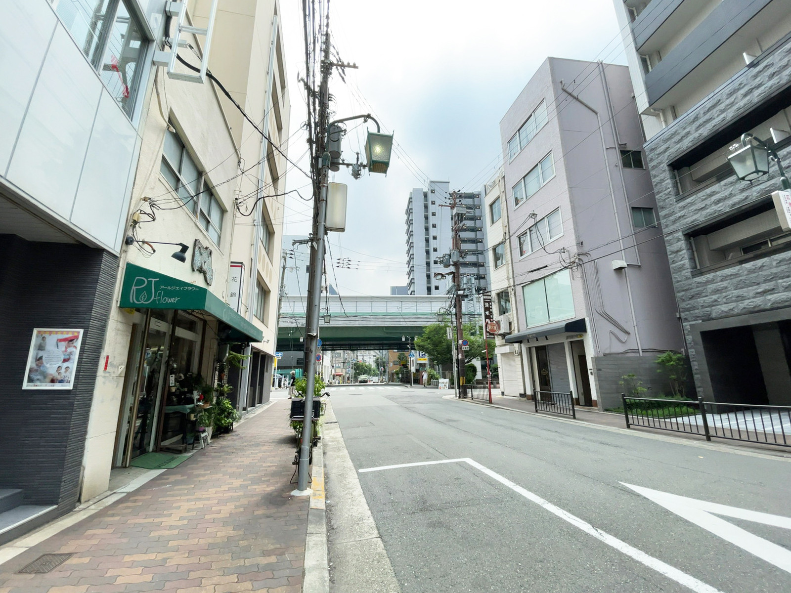 京町橋八千代ビル前面の通り