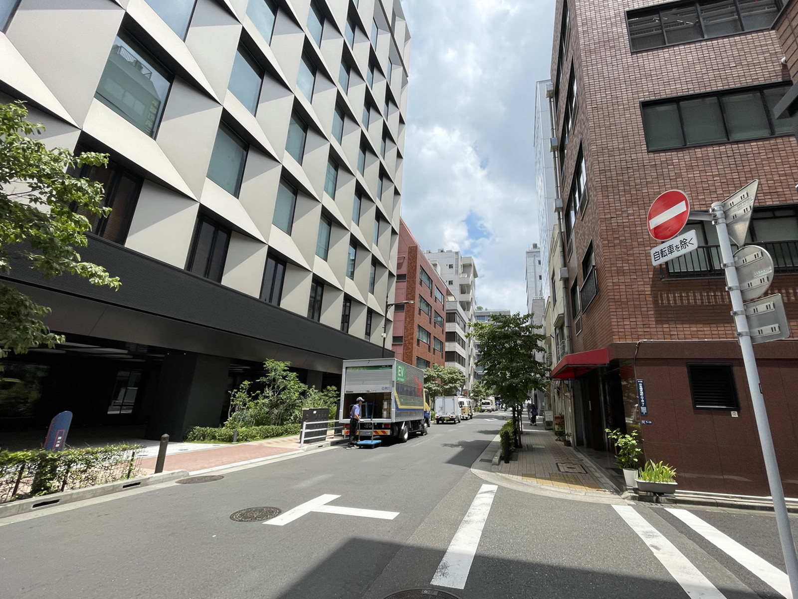碧山ビル前面の通り