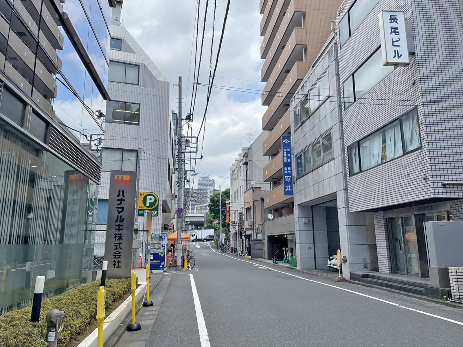 日本橋イヅミビル前面の通り