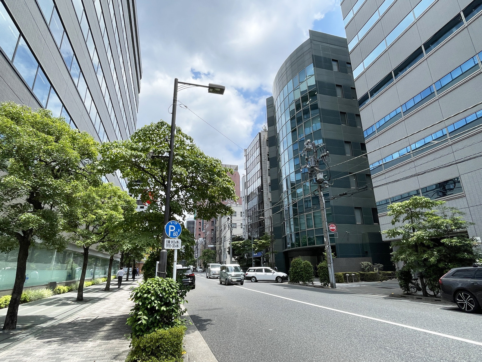 エイハ新川前面の通り