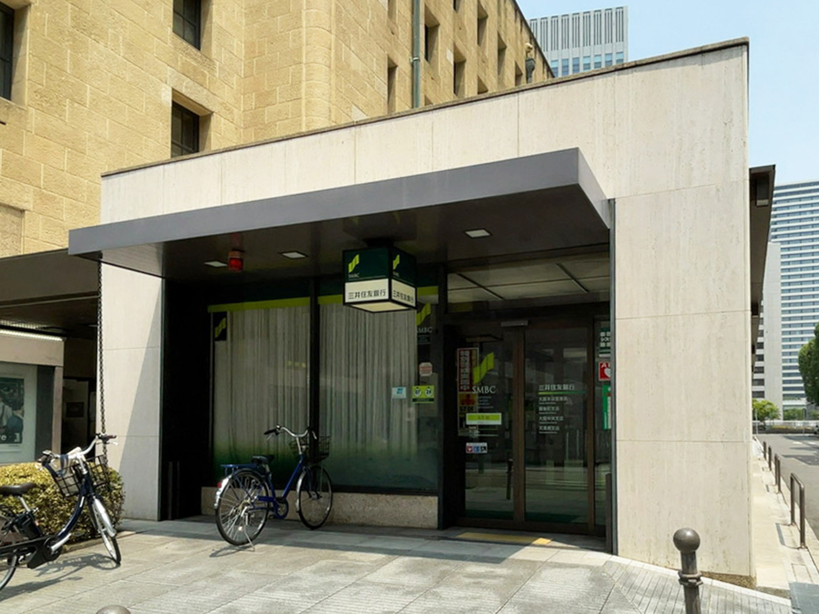 同じ通りにある三井住友銀行 備後町支店