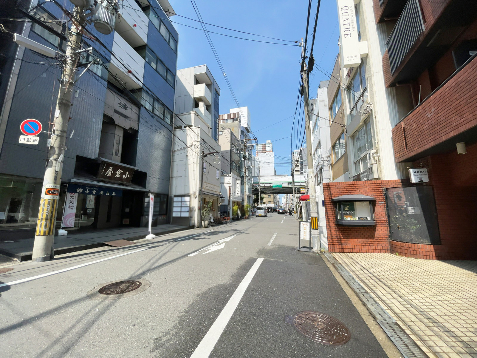 小倉屋山本本店ビル前面の通り