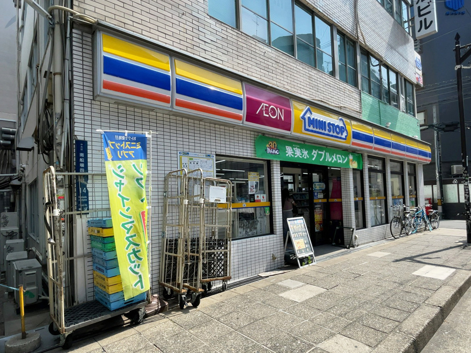 同じ通りにあるミニストップ 南船場店