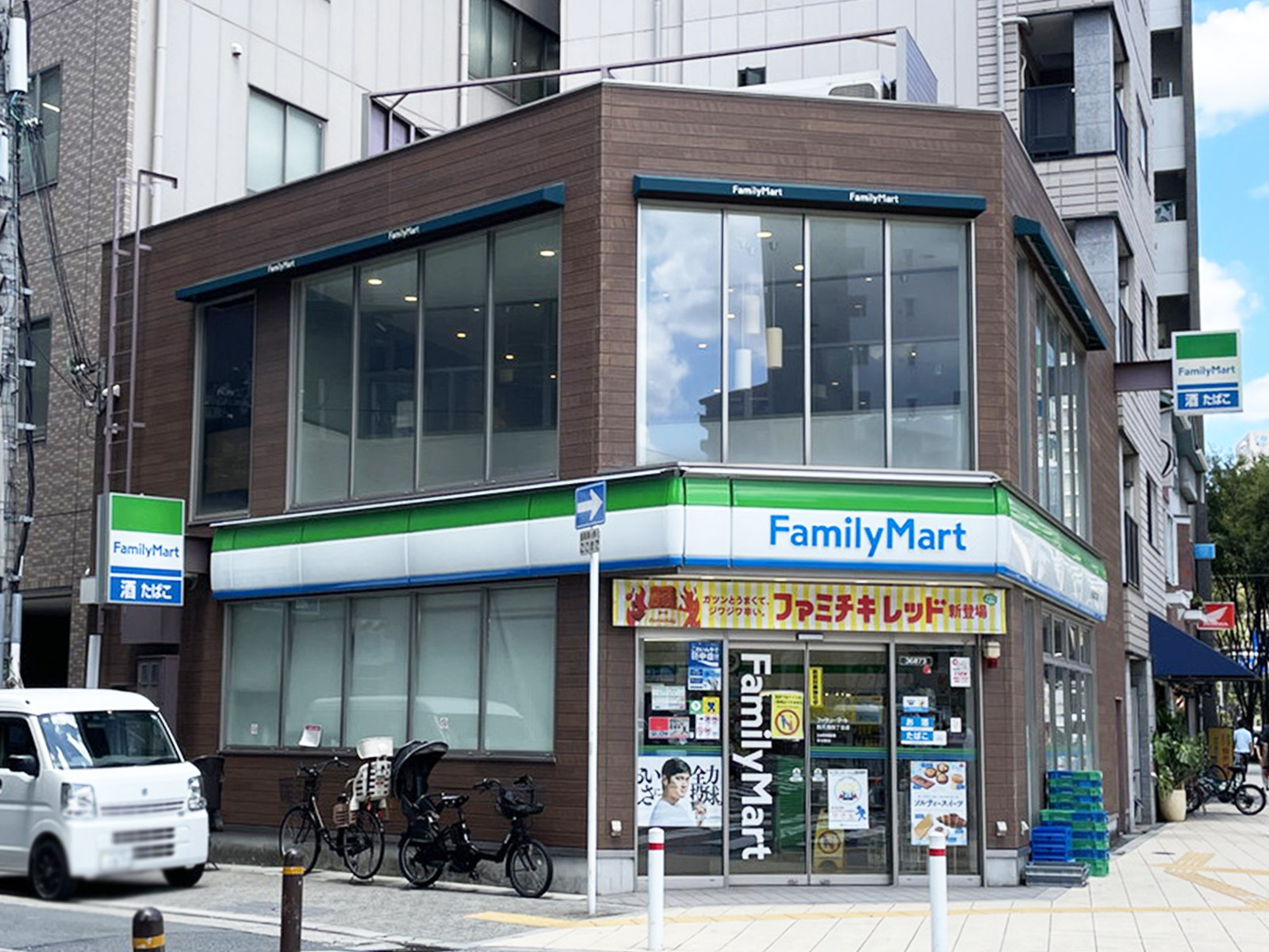 徒歩2分のファミリーマート 西天満四丁目店