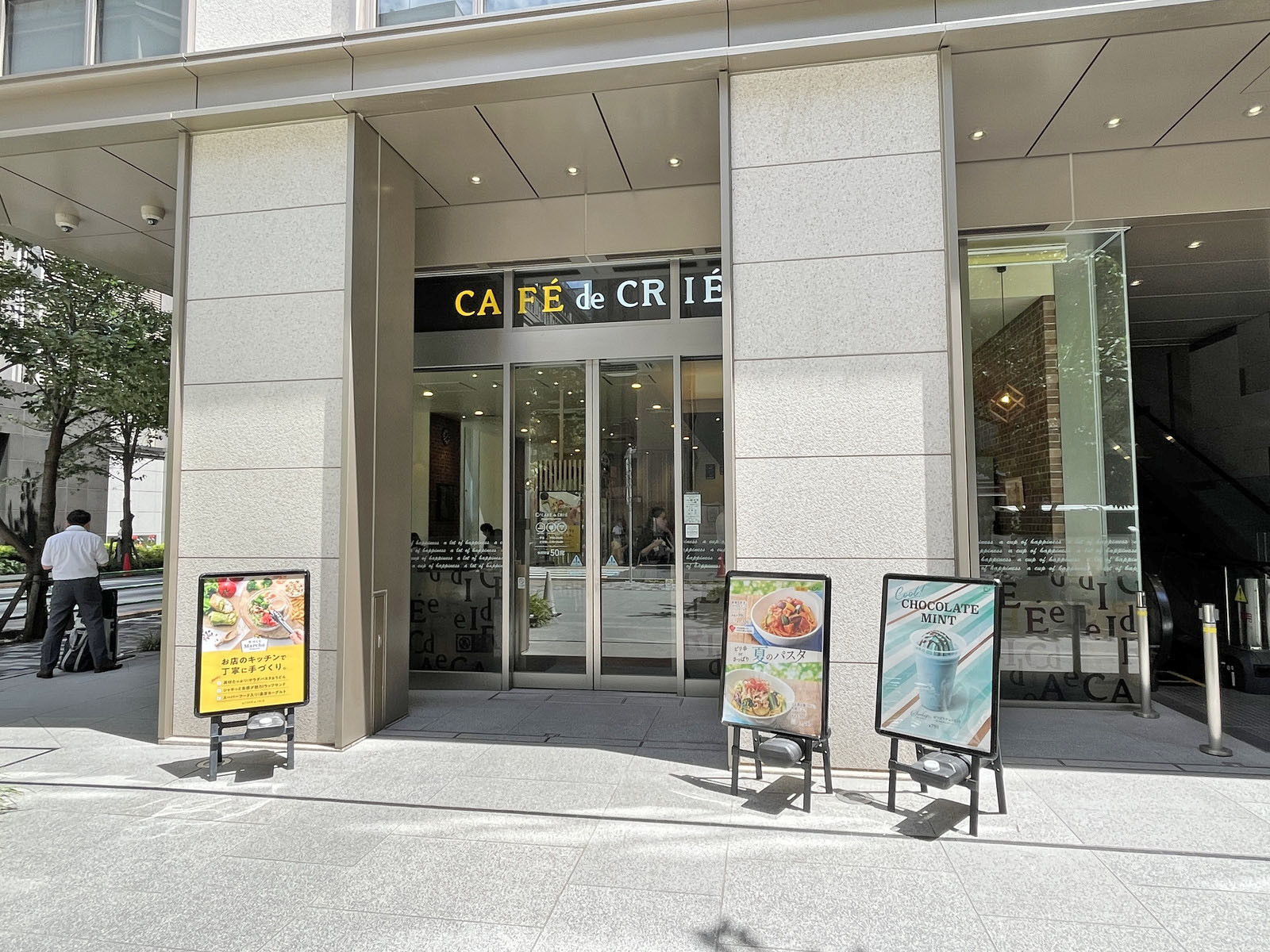 徒歩2分のカフェ・ド・クリエ 日本橋三丁目スクエア店
