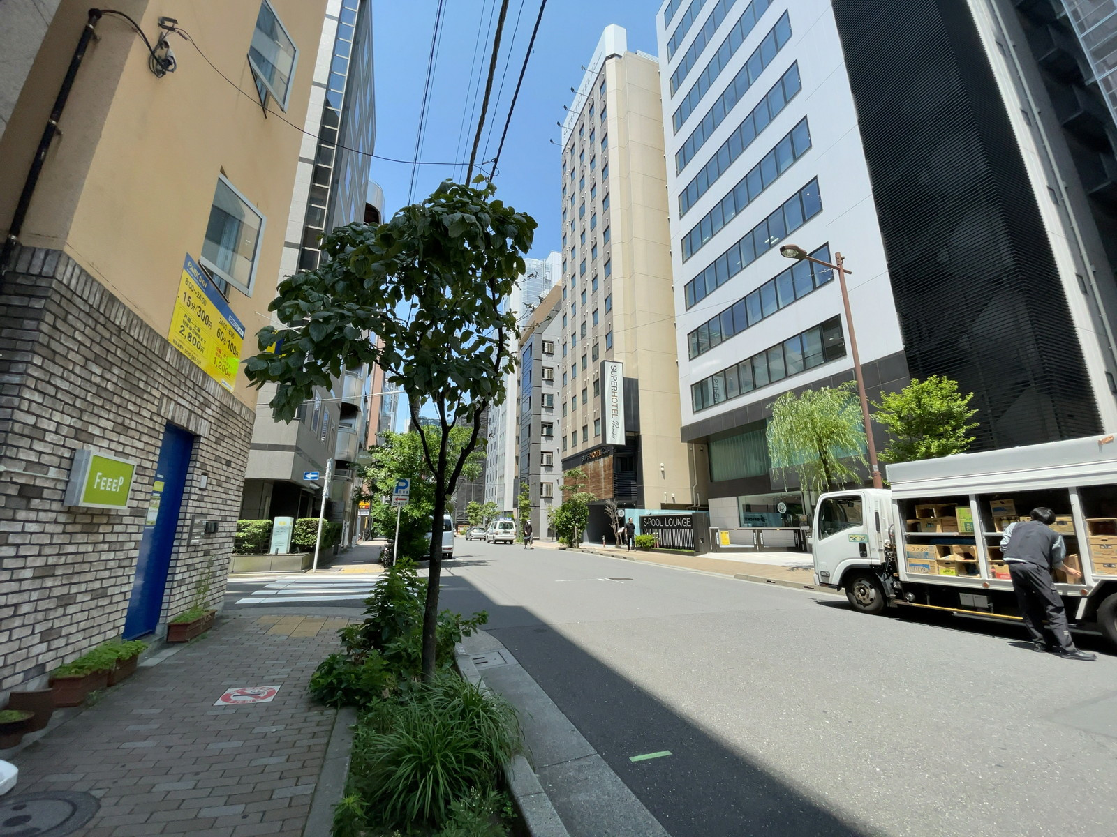 Biz Feel AKIHABARA前面の通り