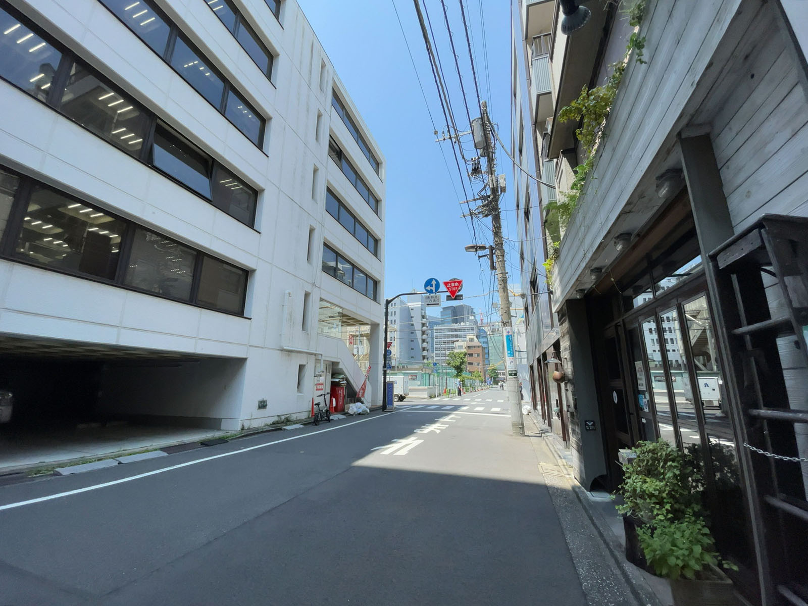乗物町中央ビル前面の通り