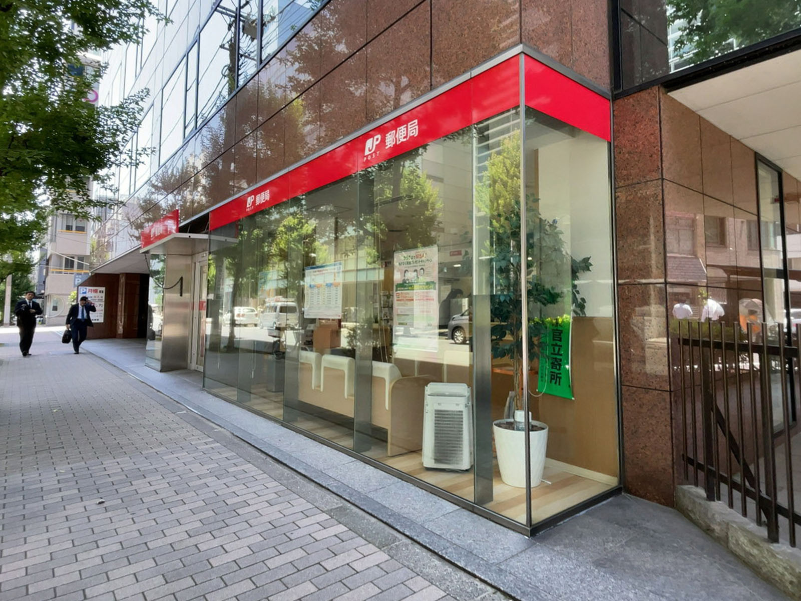 徒歩1分の東神田郵便局