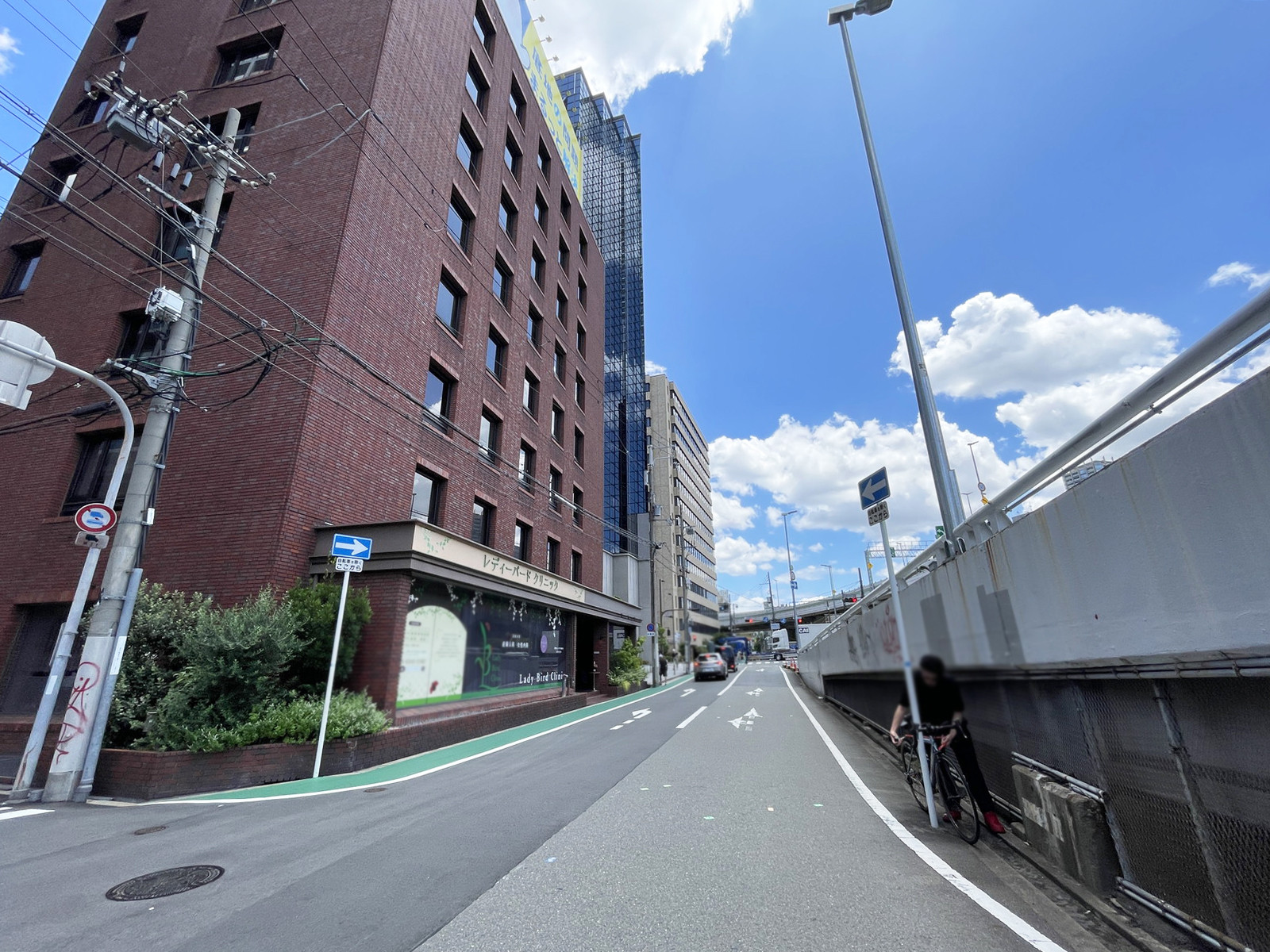 協和中之島ビル前面の通り