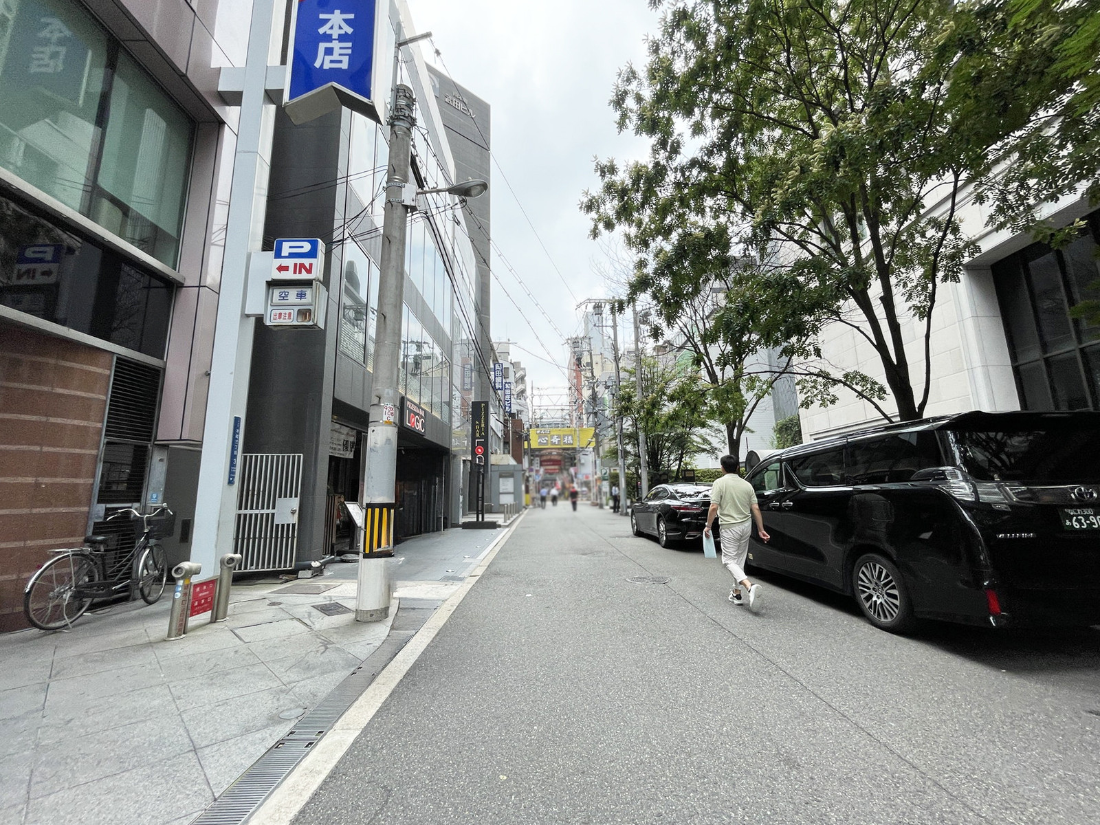 つるや第2ビル前面の通り