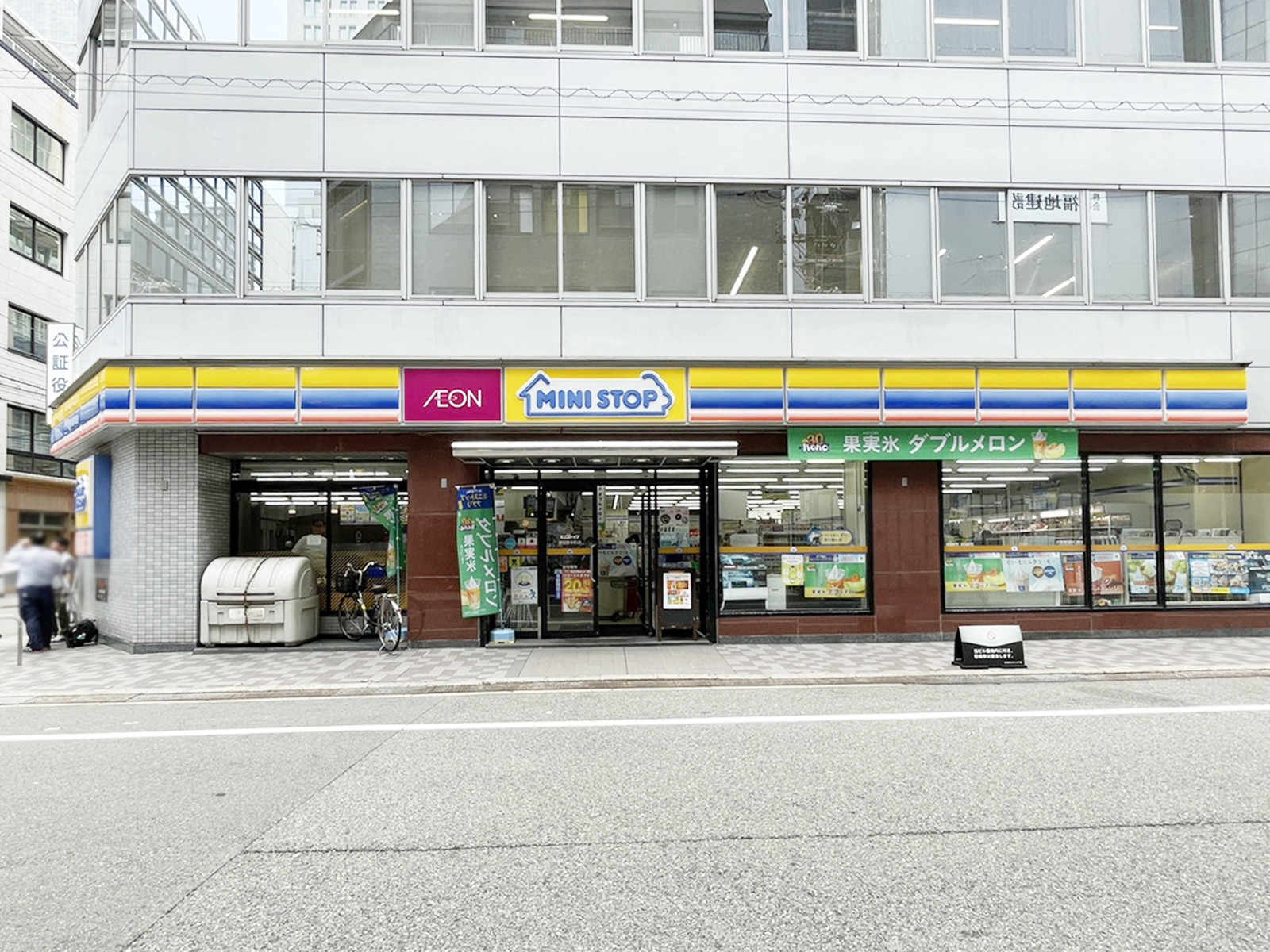 同じ通りにあるミニストップ 御堂筋本町店