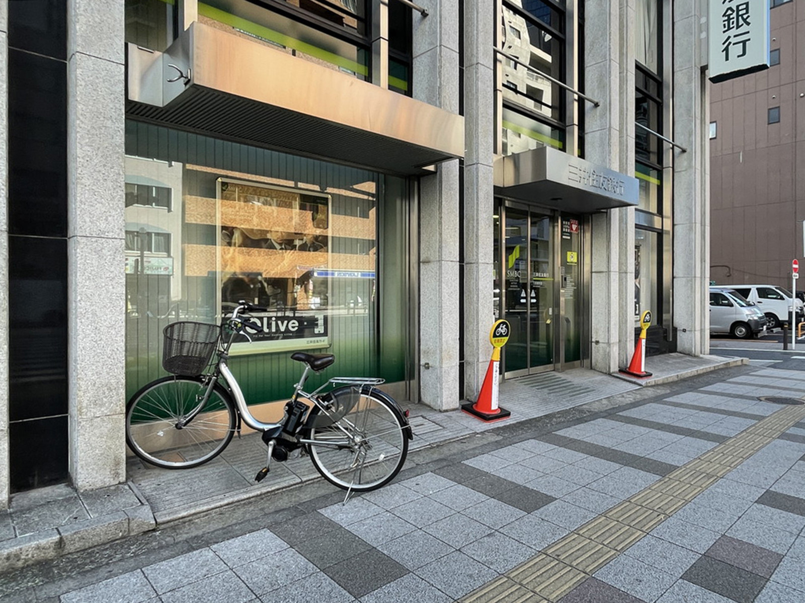 付近の三井住友銀行 三田通支店1
