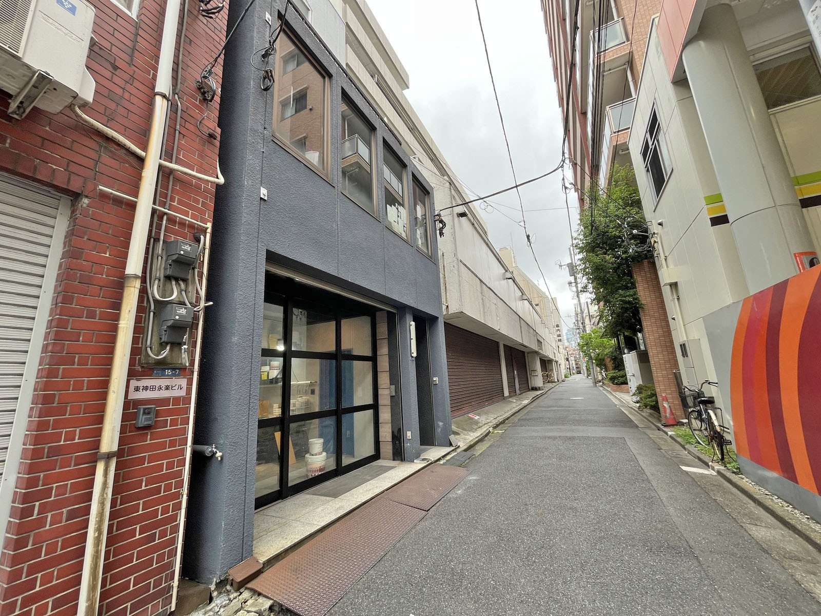 ルミエール東神田前面通り