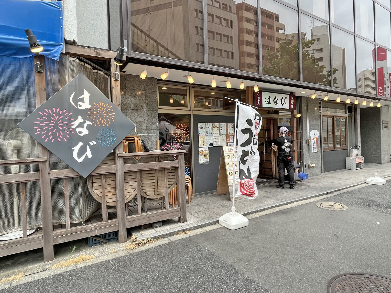 徒歩3分のうどん はなび 東神田店