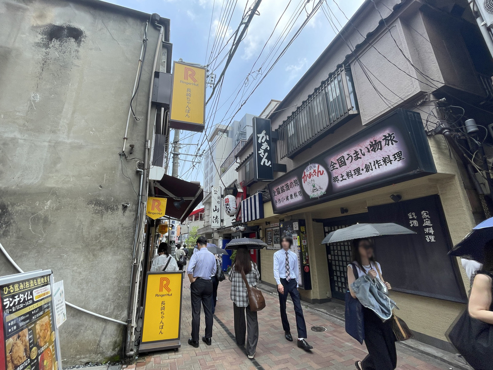 船橋ビル前面の慶応仲通り商店街