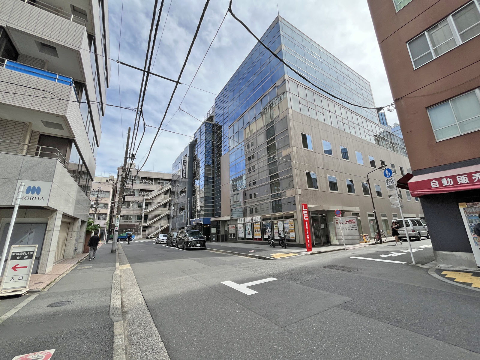 塩谷ビル前面通り