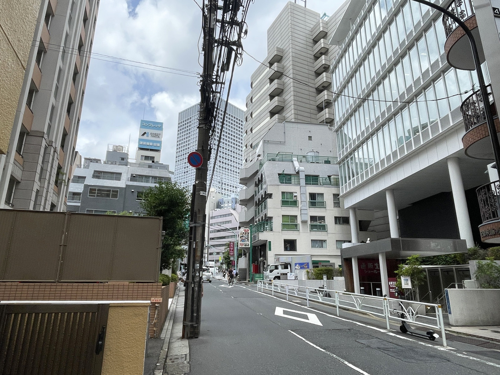代々木パレス前面の通り