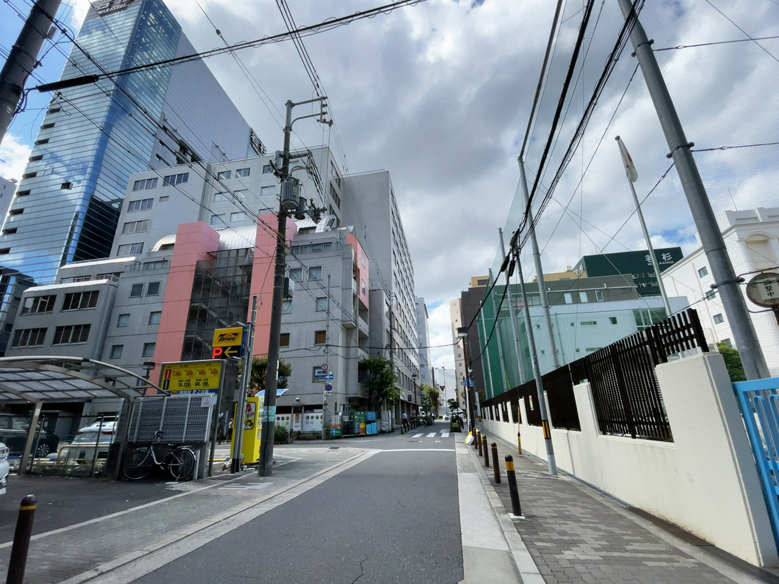宗石ビル前面の通り