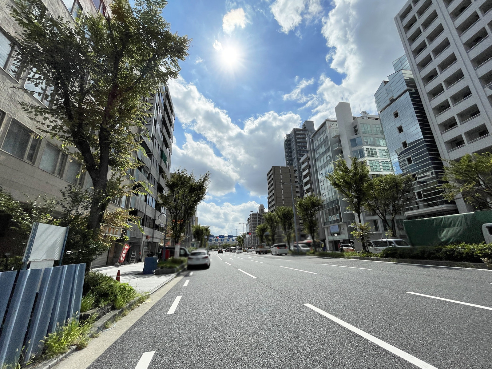 第二新興ビル前面の通り