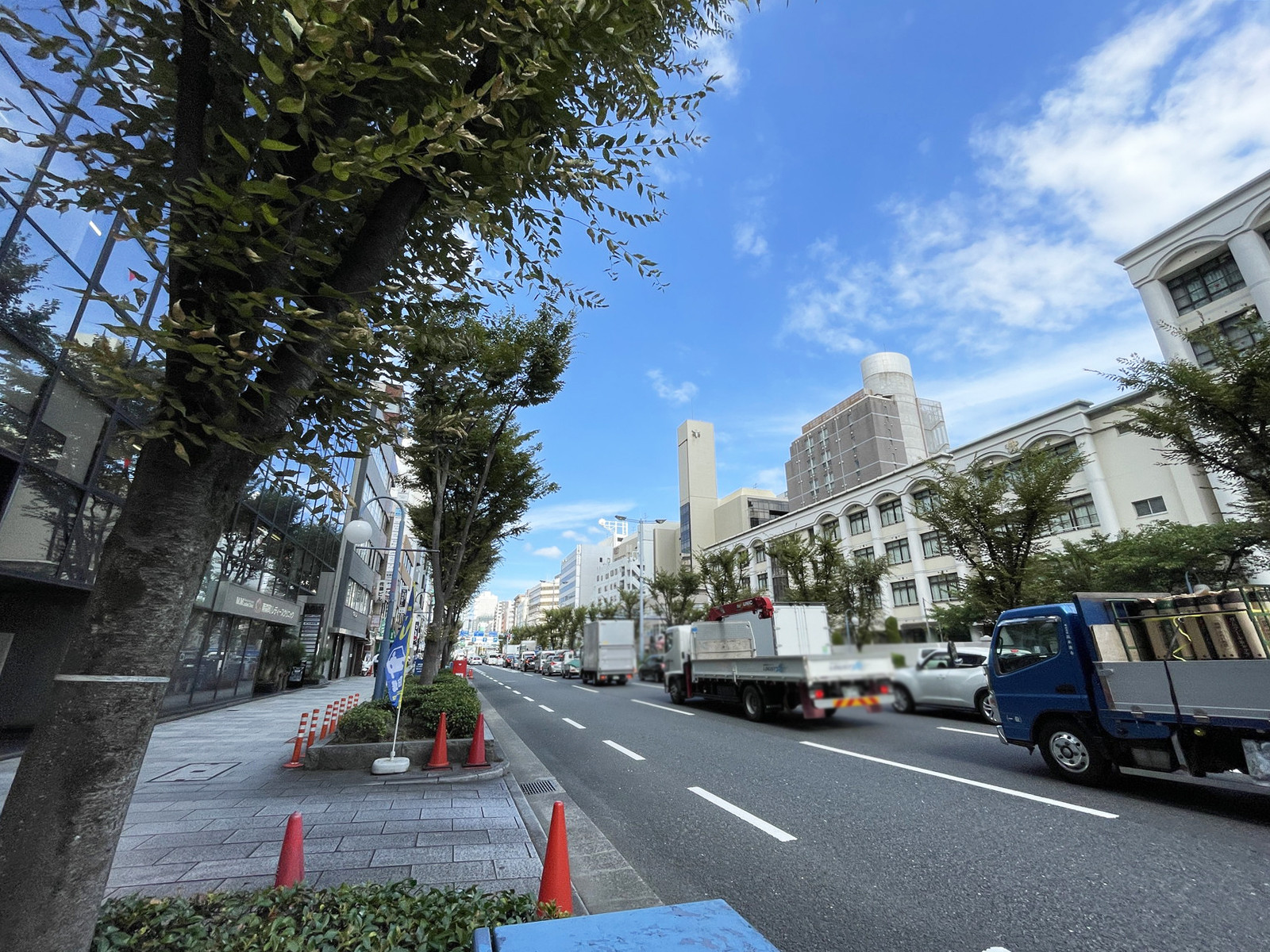 若杉グランドビル本館前面の京阪国道