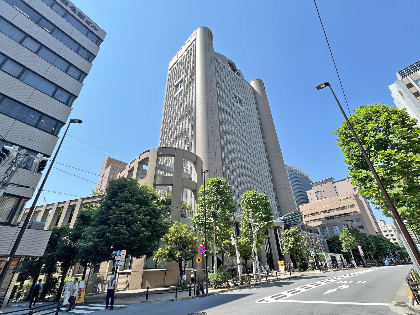 徒歩2分の明治大学 リバティタワー