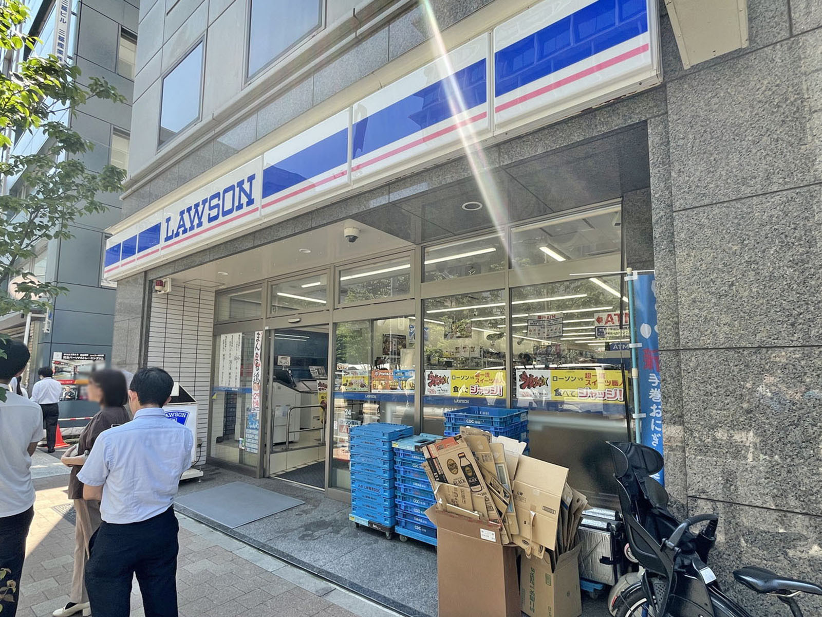 徒歩1分のローソン 千代田神田錦町三丁目店