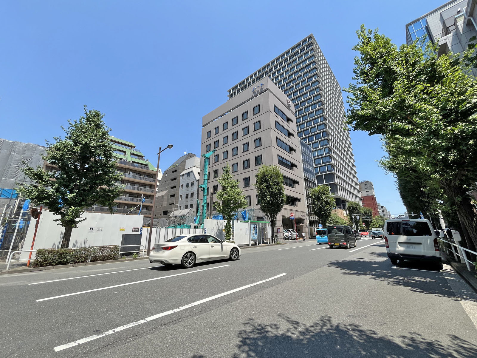 神田竹尾ビル前面の神田警察通り