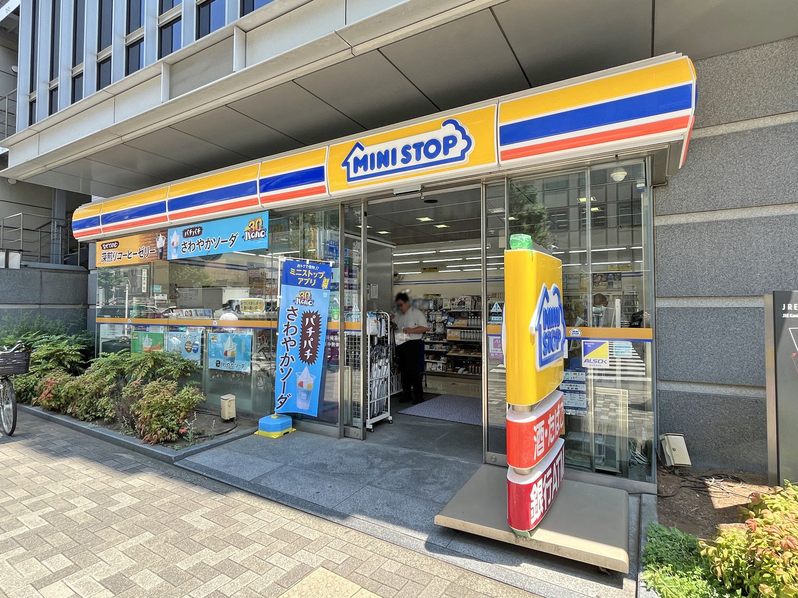 徒歩1分のミニストップ 神田美土代町店