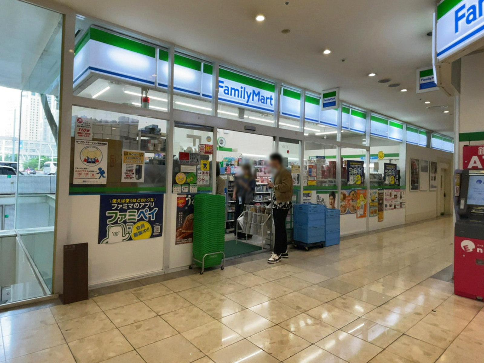 並びのファミリーマート 新宿ワシントンホテル