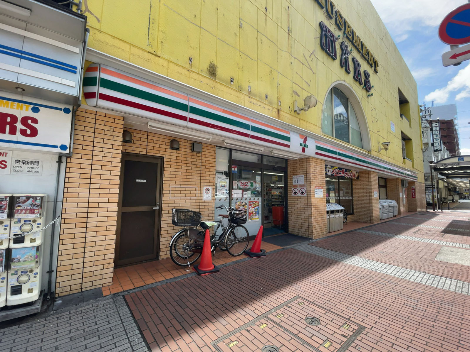徒歩2分のセブン-イレブン 横浜イセザキモール店