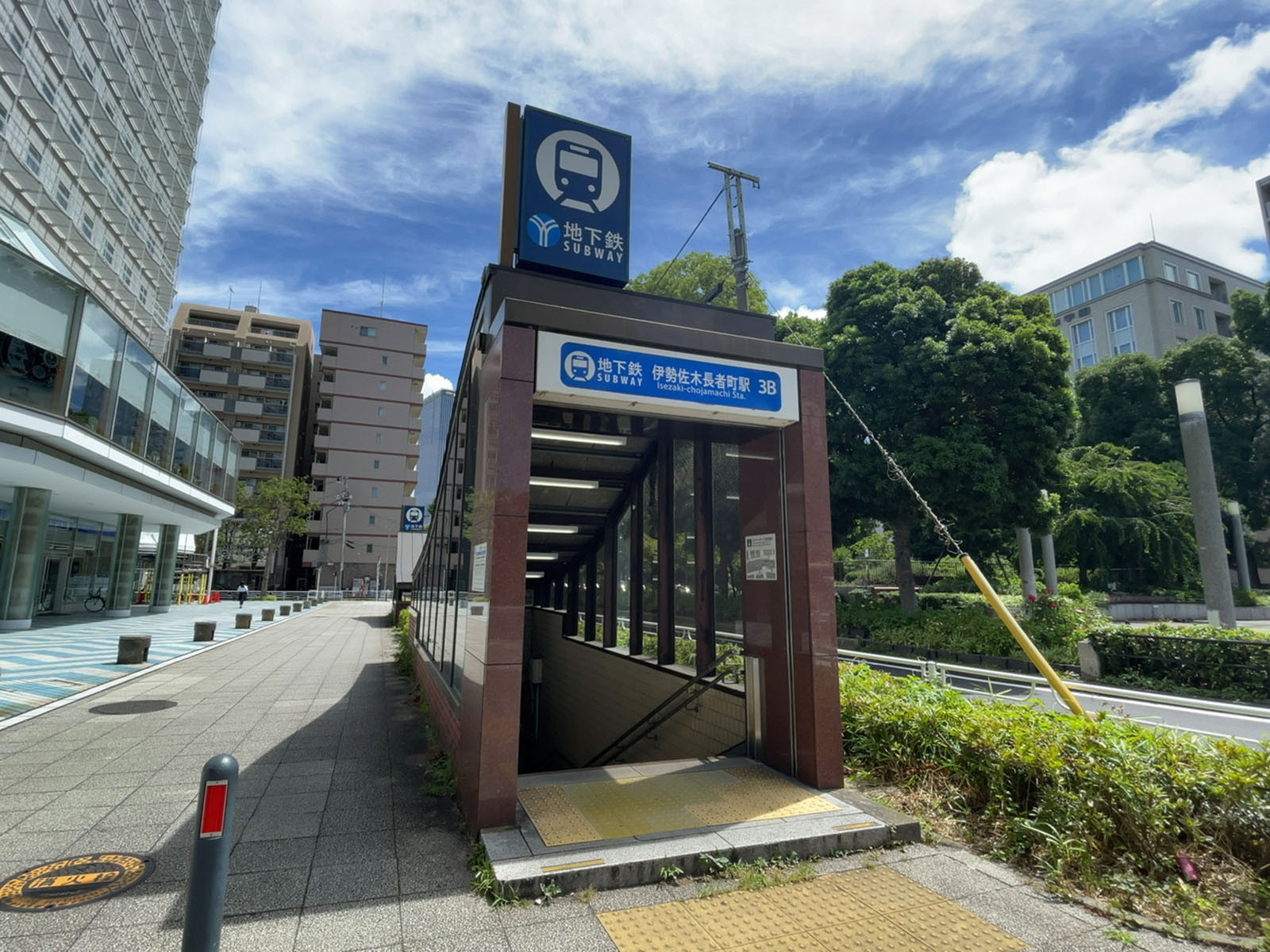 最寄りの「伊勢佐木長者町駅」
