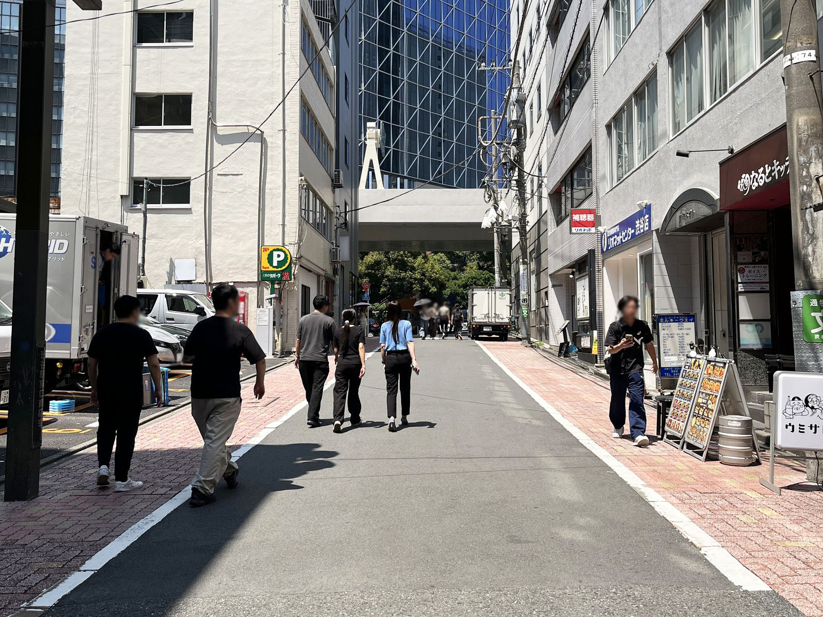 第1矢木ビル前面の通り