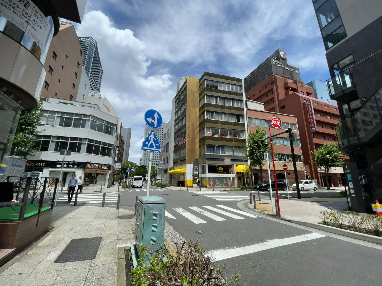 Absolute横濱馬車道ビル前面の通り