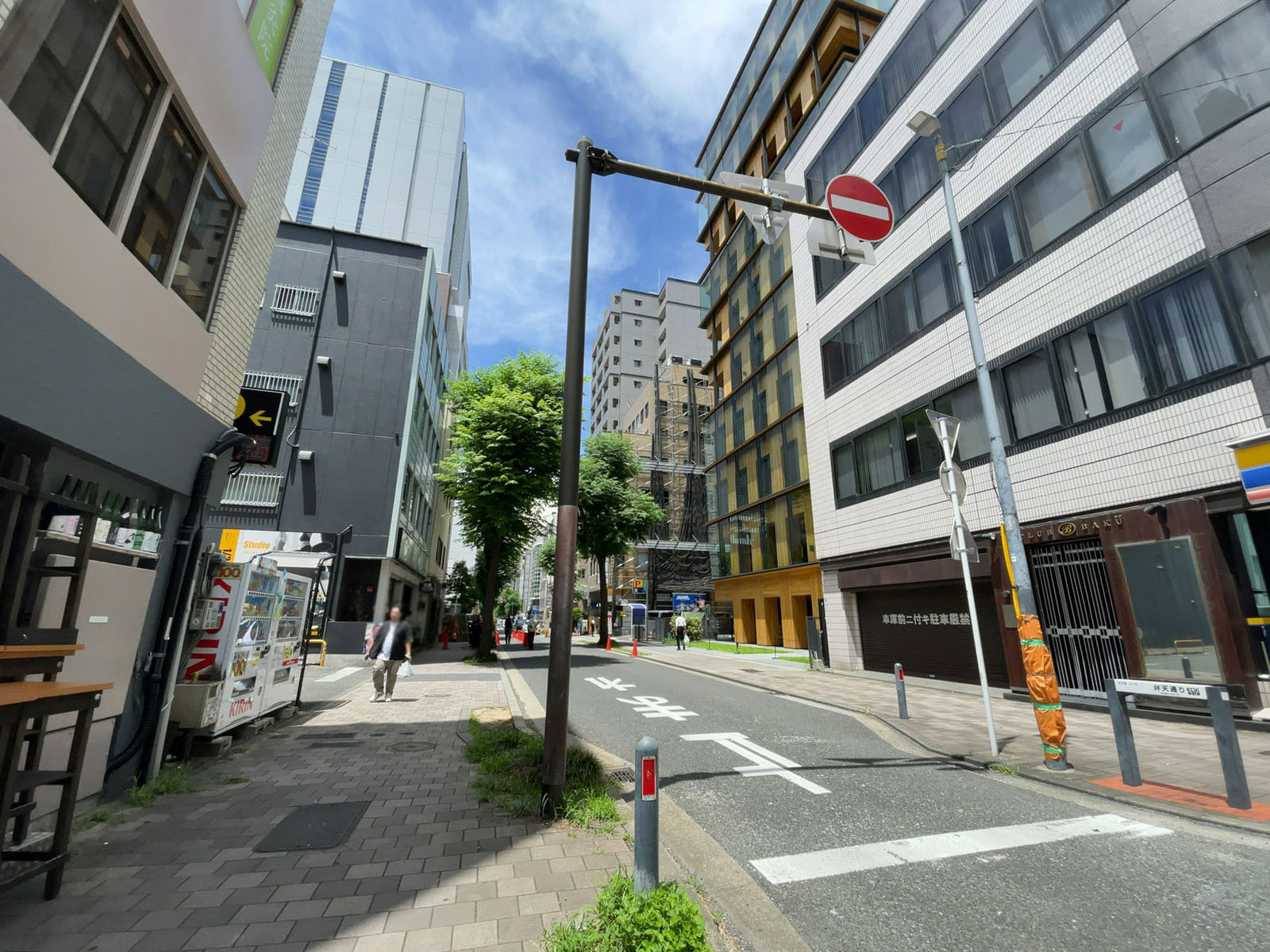 OMT関内ビル前面の通り