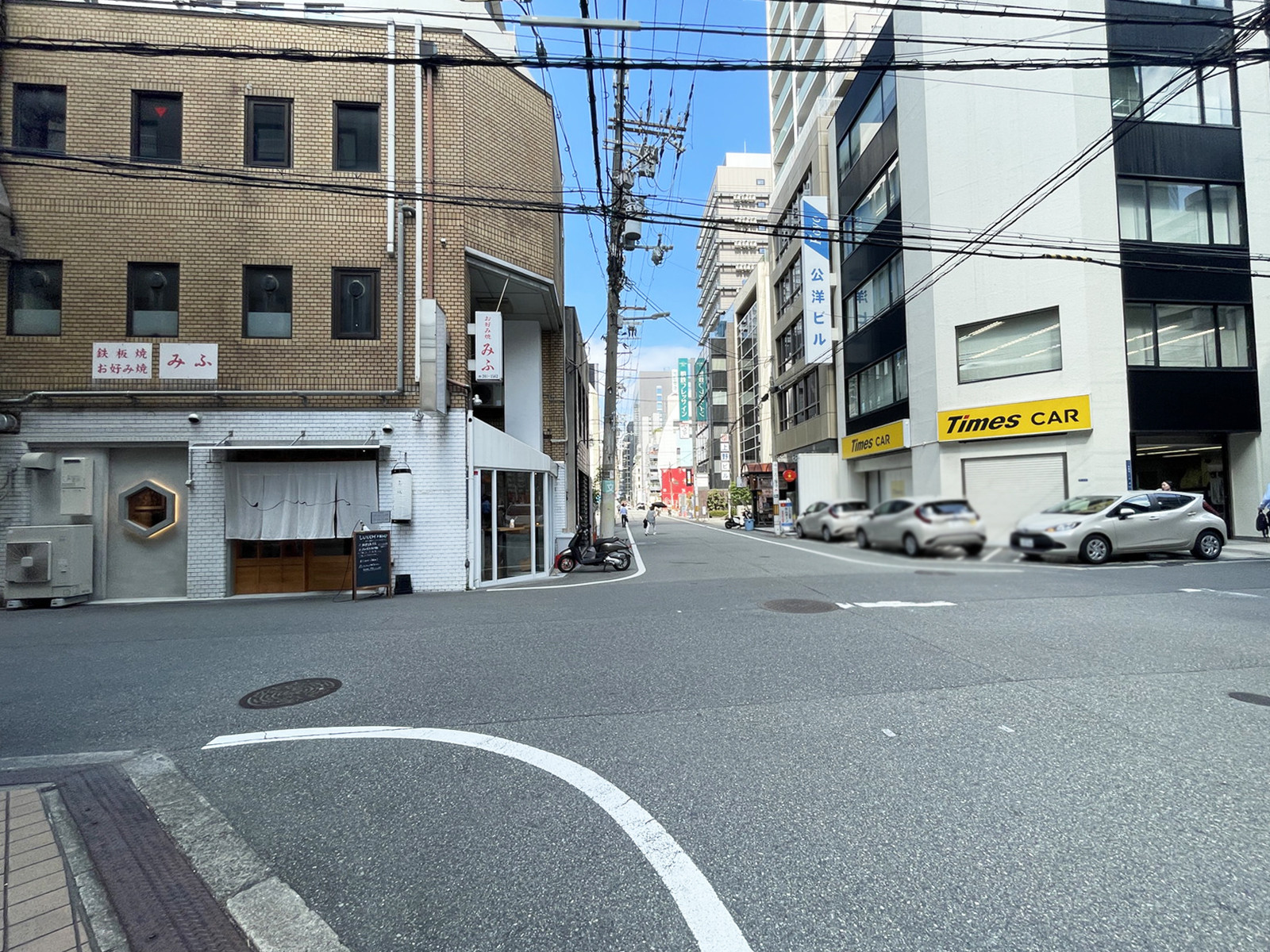 小山ビル前面の通り