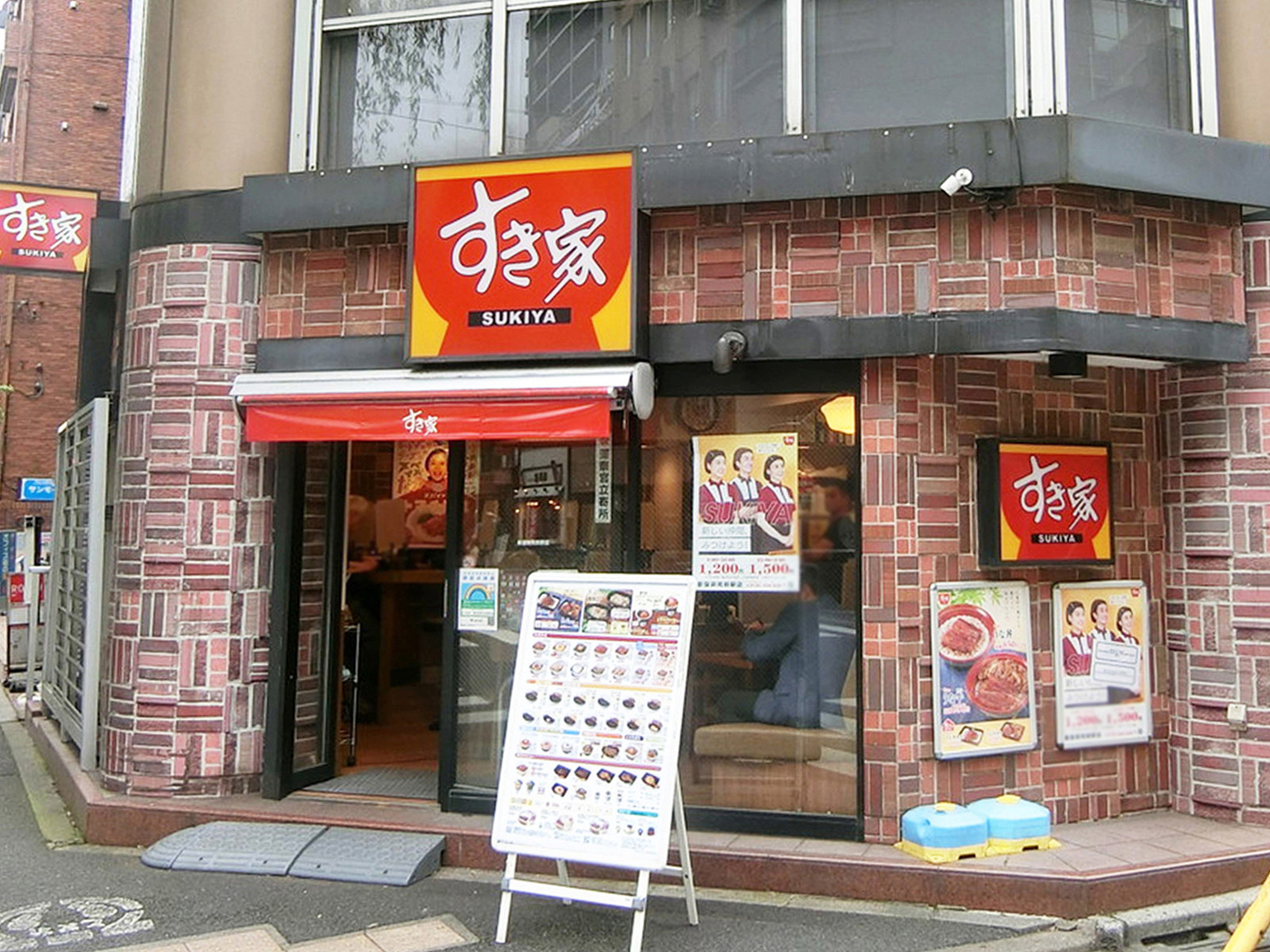 徒歩3分のすき家新宿御苑前駅店