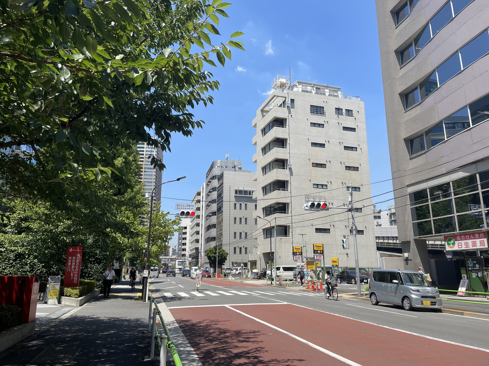 三田ネクサスビル前面の通り