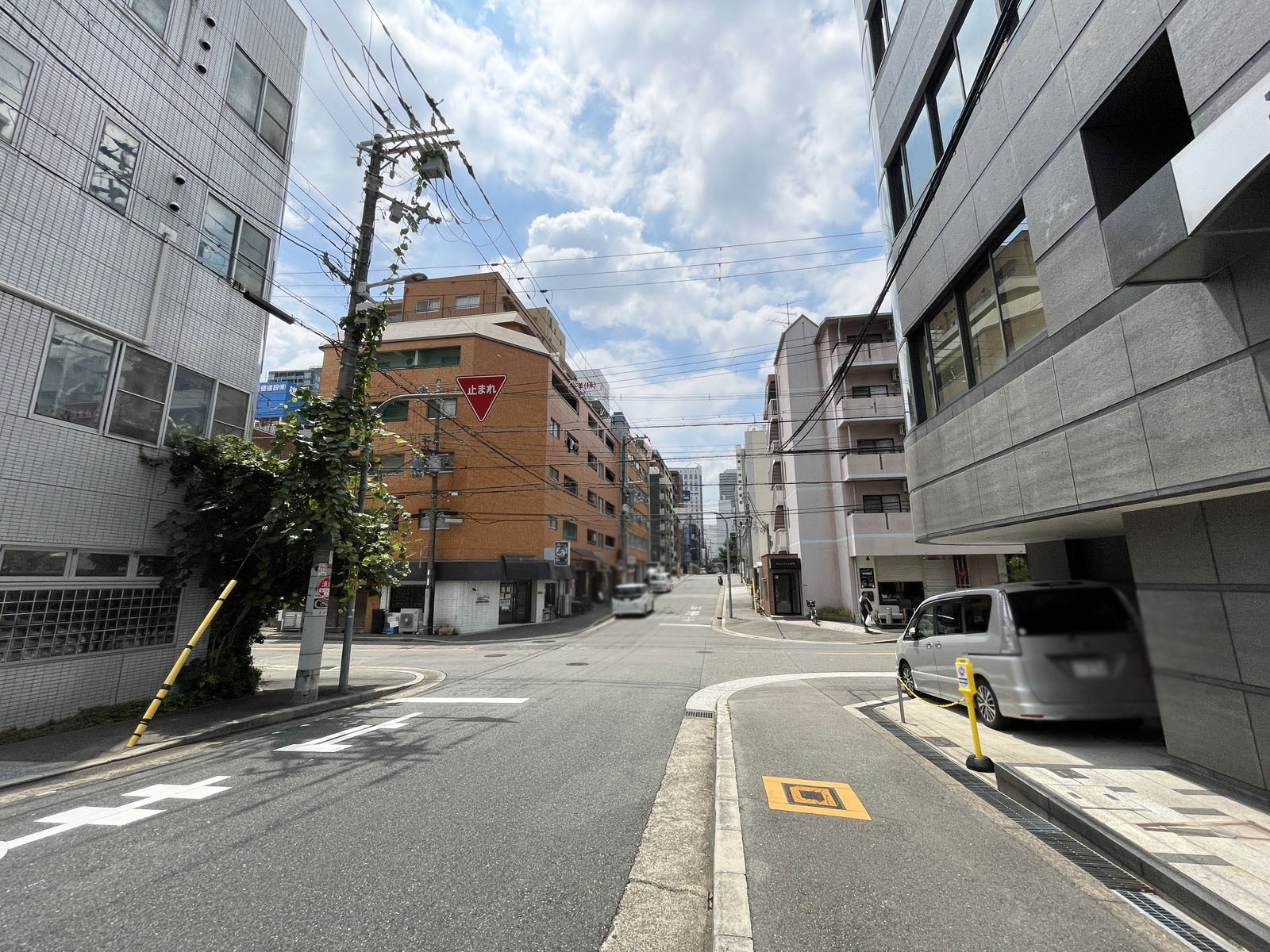 エーアイビル前面の通り