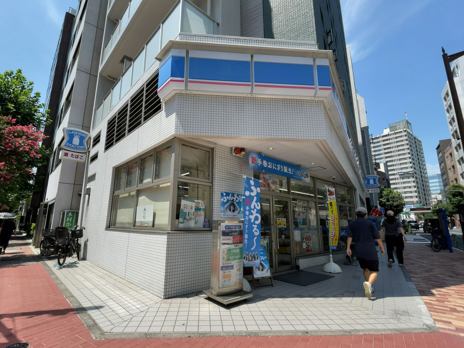 徒歩2分のローソン 新富一丁目店