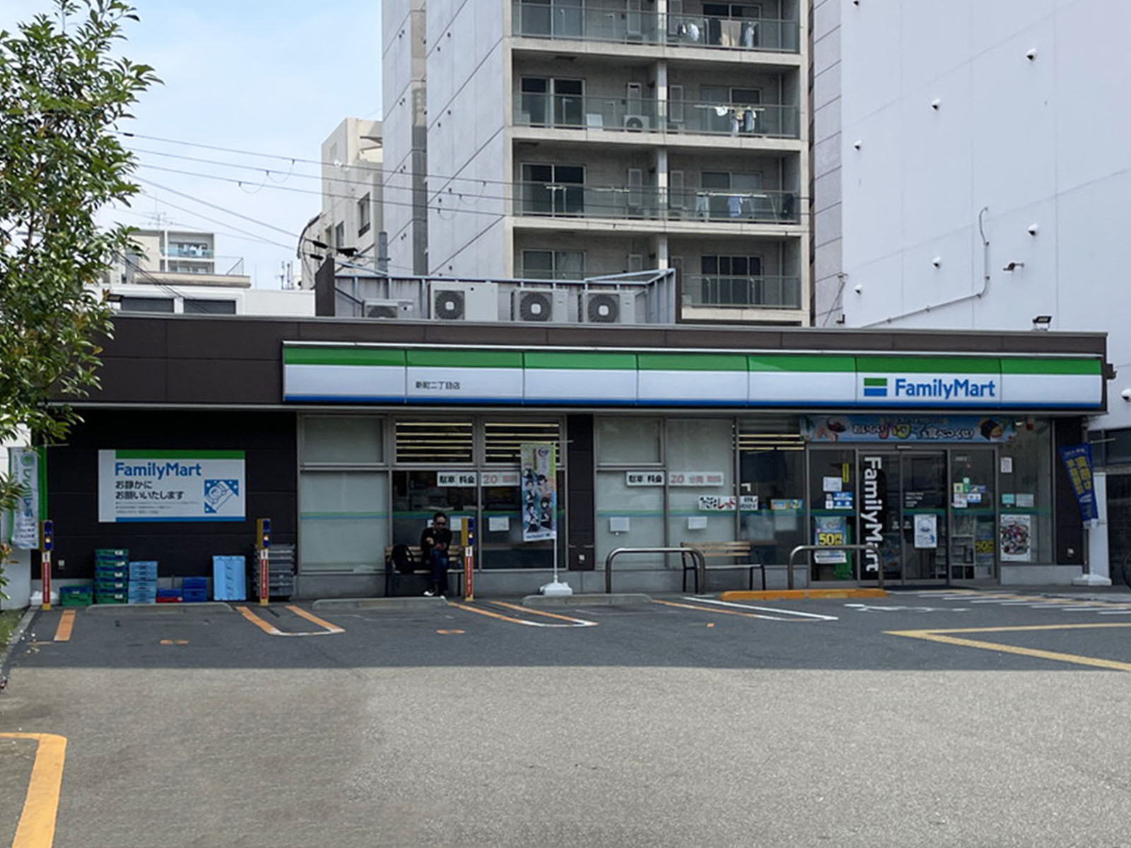 近くのファミリーマート 新町二丁目店