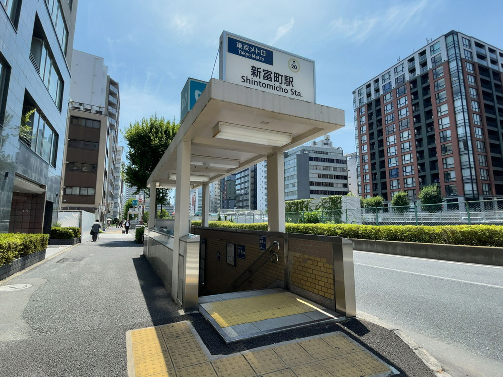 最寄りの「新富町駅」