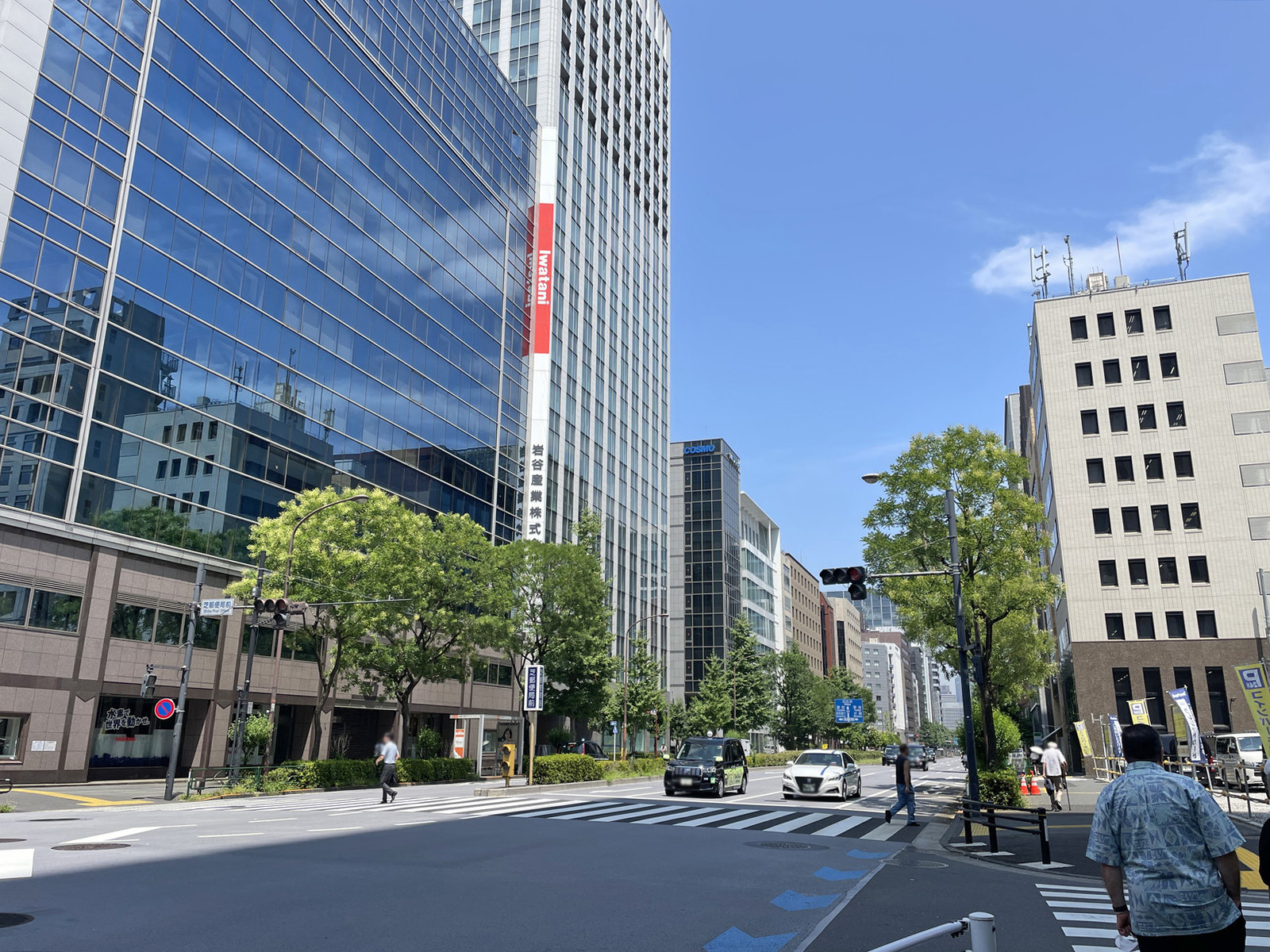 芝御成門タワー前面の日比谷通り