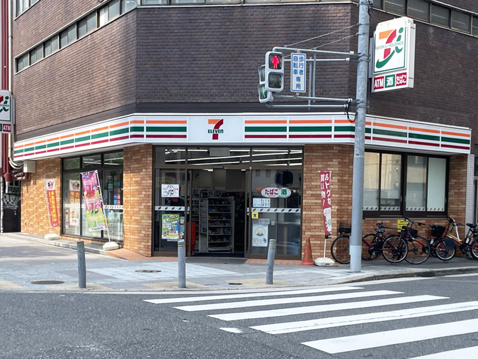 斜め向かいにあるセブン-イレブン 大阪北堀江2丁目店