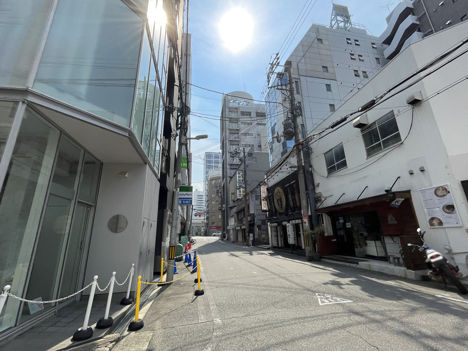 Y'sピアアクセス心斎橋前面の通り