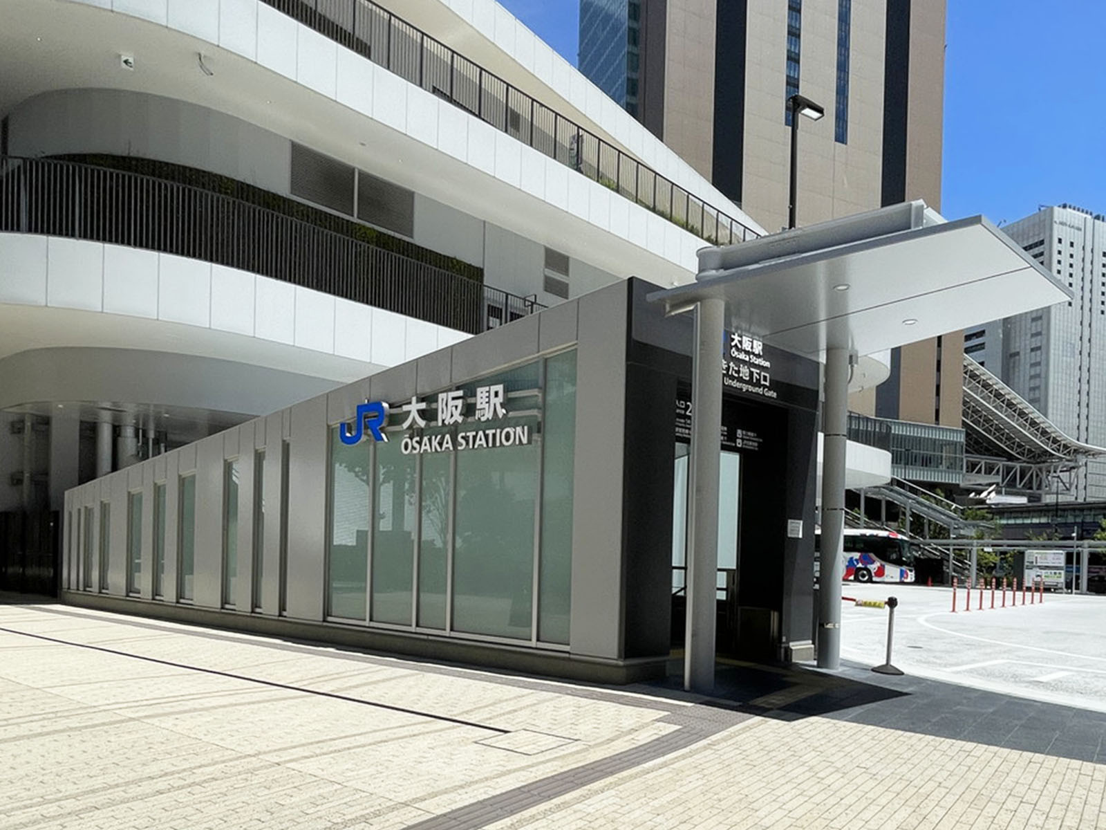 最寄りの「大阪駅」