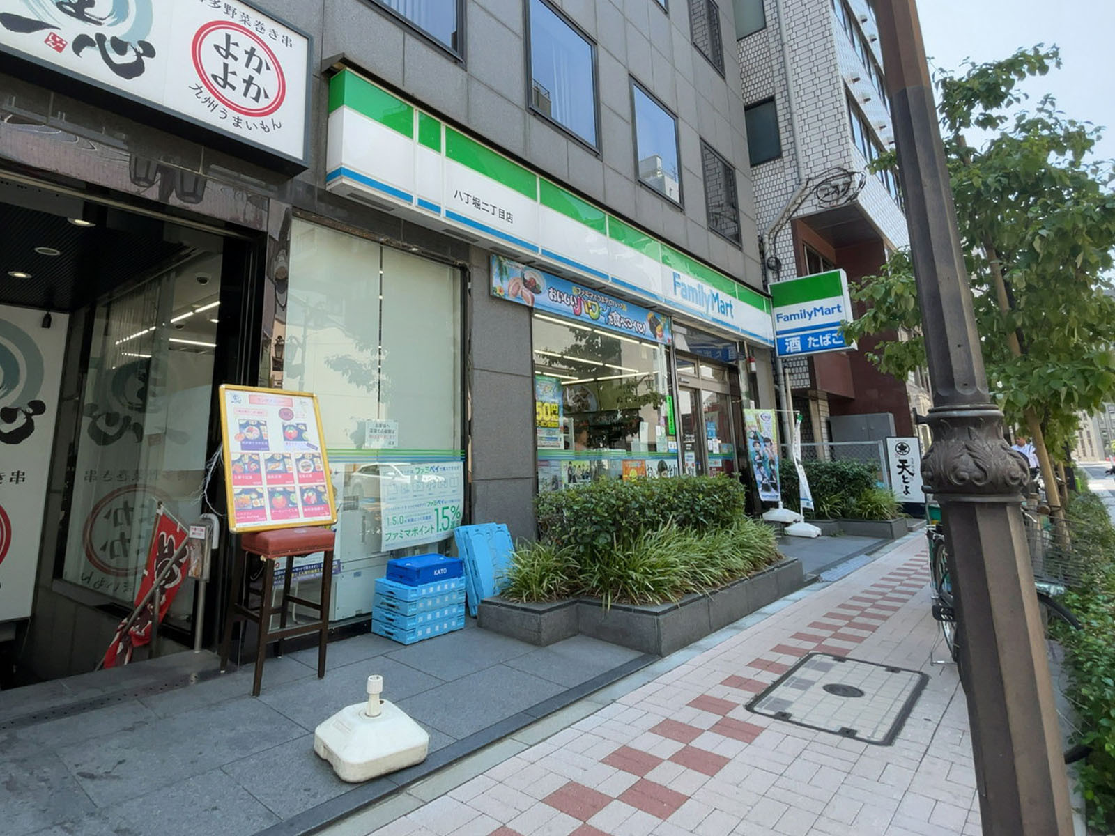 徒歩1分のファミリーマート 八丁堀二丁目店
