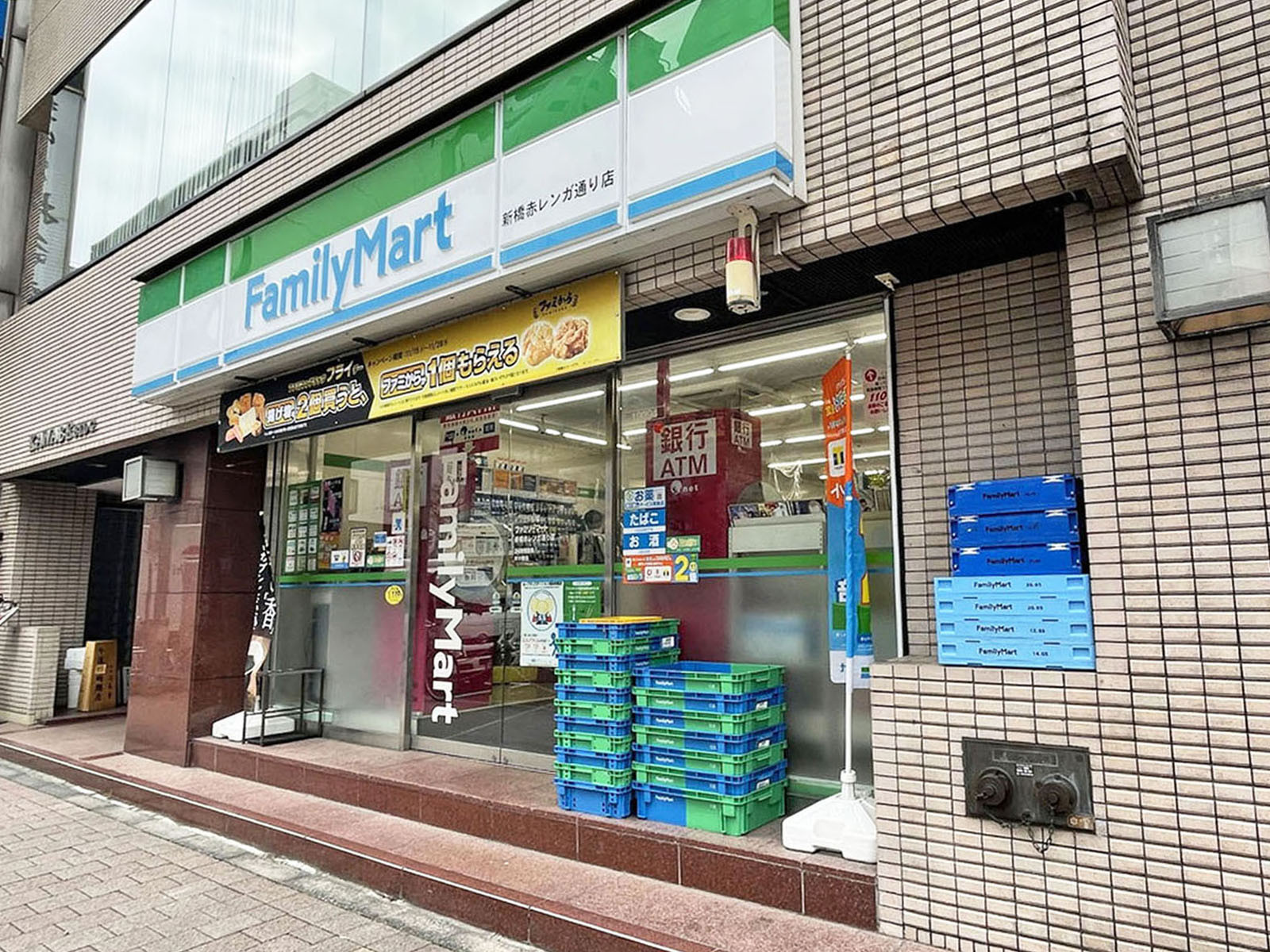 徒歩2分のファミリーマート新橋赤レンガ通り店